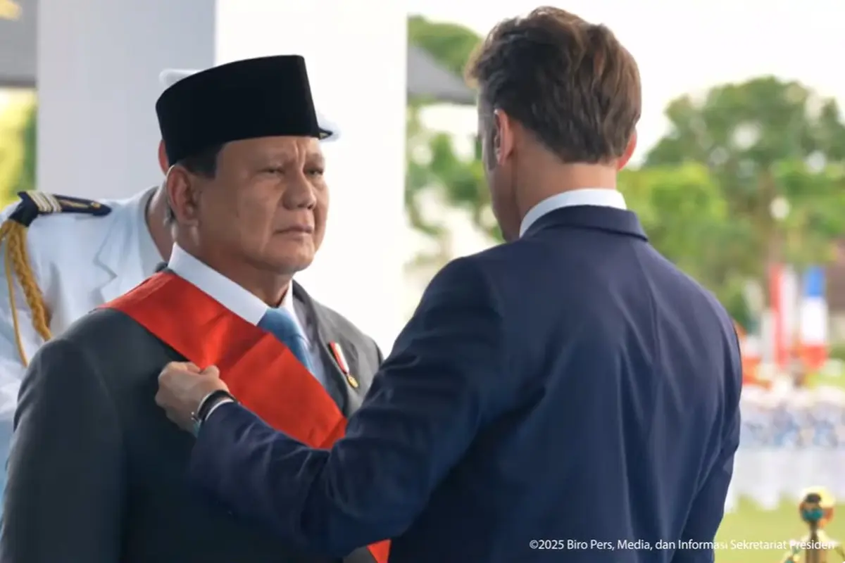 Presiden Prabowo Subianto menerima tanda jasa penghargaan kehormatan tertinggi "Grand Cross of the Legion of Honour" dari Pemerintah Prancis.