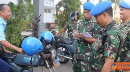 Citizen6, Surabaya: Apel kesiapan tersebut, dipimpin Komandan Detasemen Provos (Dandenprov) Letkol Laut (PM) Bambang Sugeng Irianto. (Pengirim: Penkobangdikal)