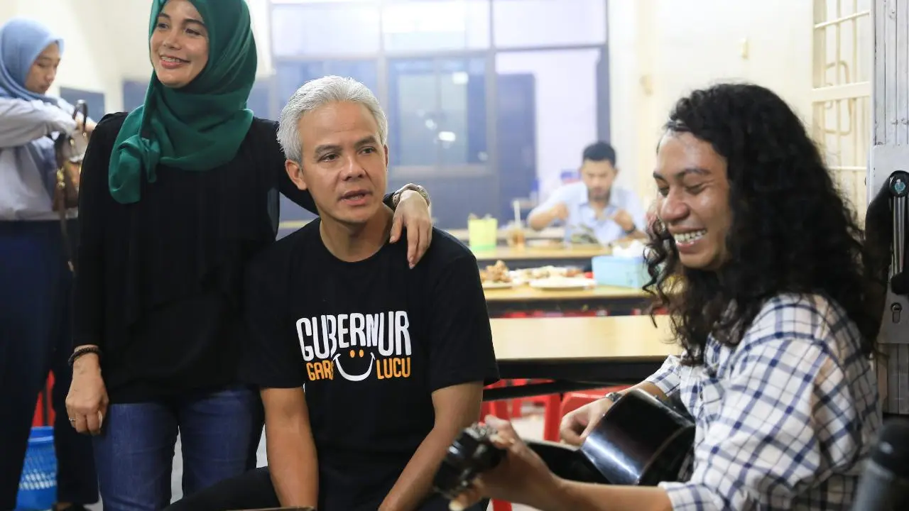 Akun Garis Lucu Ramai-ramai Minta Kaos Ganjar