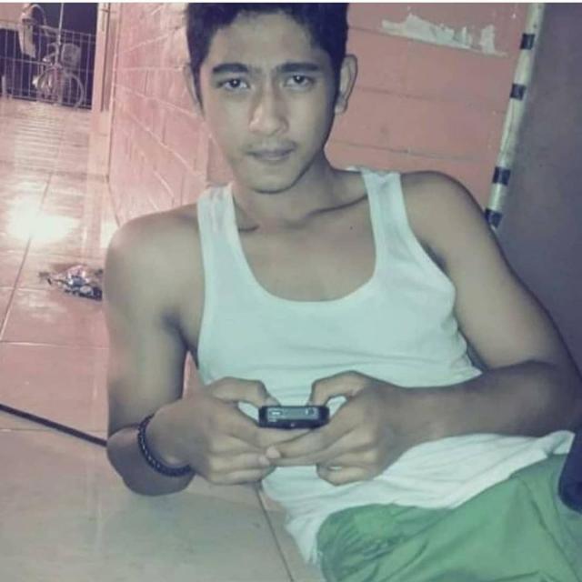 6 Potret Jadul Arya Saloka saat Beranjak Dewasa, Foto Kuliah Curi Perhatian