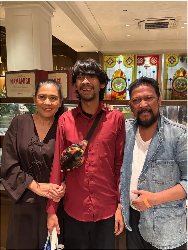 6 Potret Hangat Lydia Kandou dan Jamal Mirdad Rayakan Ultah Natan Bareng Keluarga