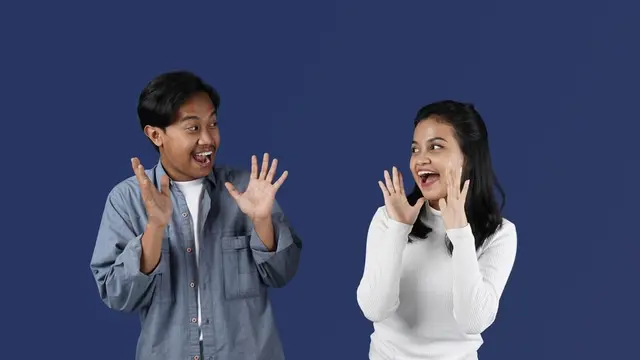 Dua orang saling menyapa (Foto Dok: Freepik/kamara studio)