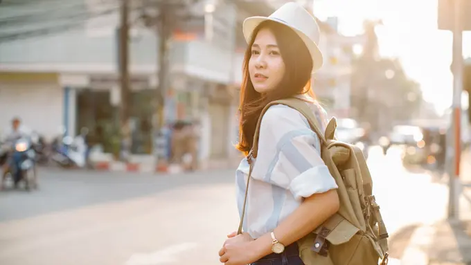 berdiri di atas kaki sendiri