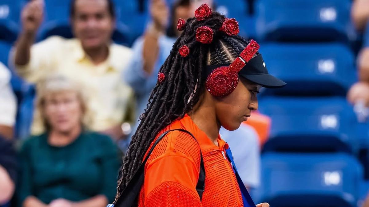 Gaya Naomi Osaka Boyong Maskot Labubu Billie Jean Bling ke Pembukaan US Open 2025