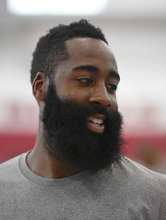 Usai dikabarkan berbohong tentang perilaku negatif Lamar, kini Khloe diduga kembali meninggalkan suaminya itu untuk kekasihnya, James harden. (AFP/Bintang.com)