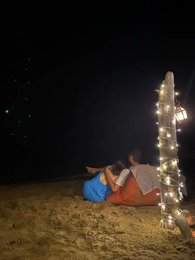 6 Momen Shalom Razade Rayakan Ultah Bareng Kekasih, Mesra di Pantai
