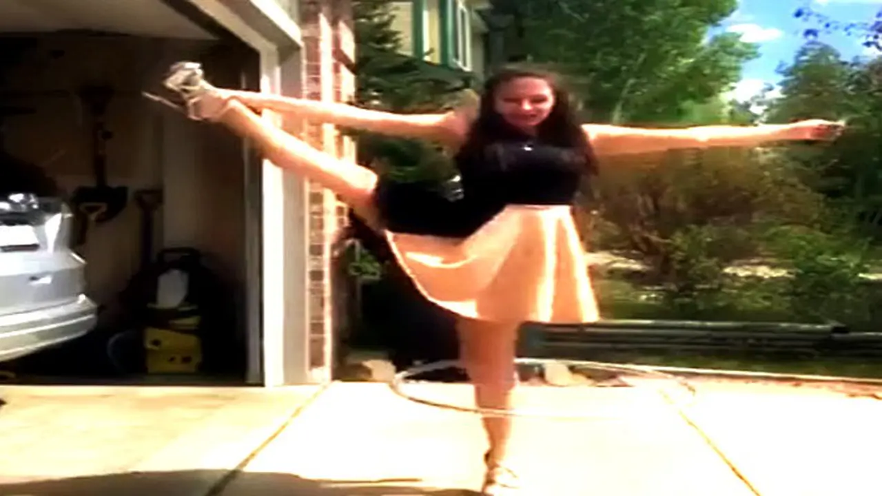 Aksi Wanita Bermain Hula Hoop Bikin Netizen Takjub