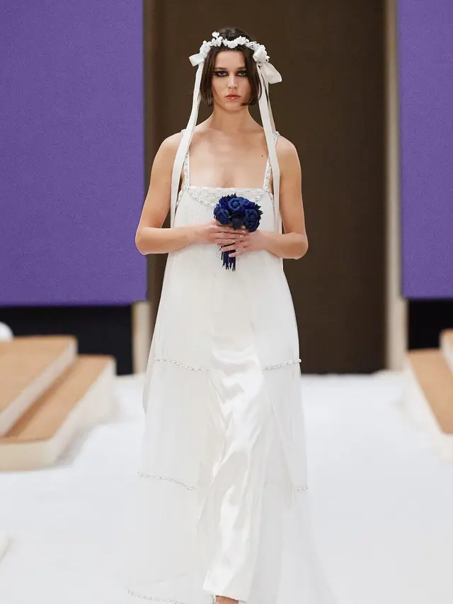 Chanel Suguhkan Koleksi Tweed Ikonis untuk Musim Semi-Panas 2022