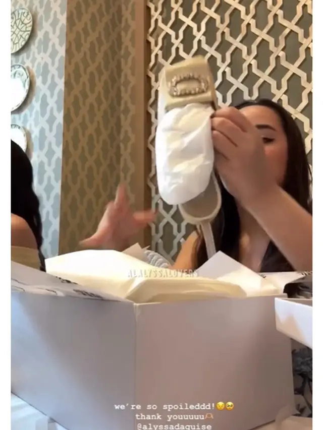 6 Potret Suvenir Mewah Alyssa Daguise untuk Bridesmaids, Catokan Dyson hingga SK-II
