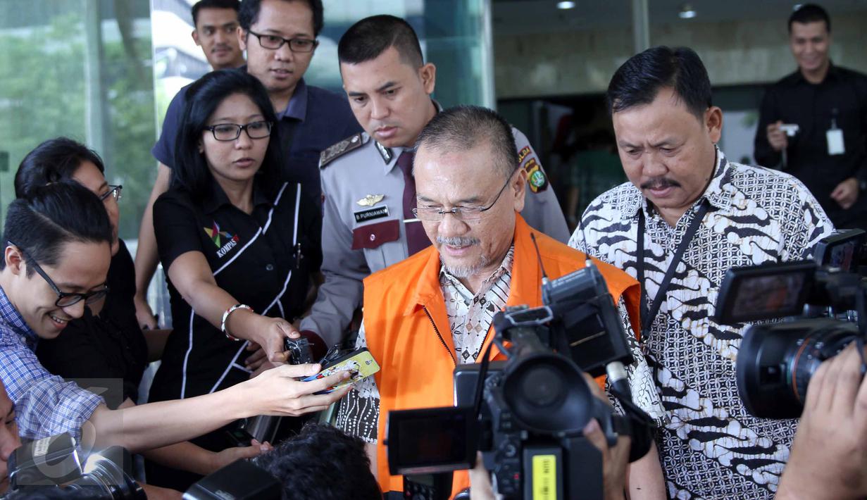 Tersangka kasus korupsi pembangunan Wisma Atlet dan Gedung Serbaguna Provinsi Sumsel, Rizal Abdullah usai diperiksa penyidik KPK, Jakarta, Jumat (26/6/2015). Rizal mengatakan berkas perkaranya sudah dinyatakan lengkap atau P21. (Liputan6.com/Helmi Afandi)