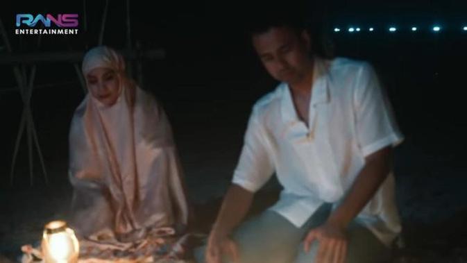 Momen dinner romantis Raffi Ahmad dan Nagita Slavina. (Sumber: YouTube/RANS Entertaiment)
