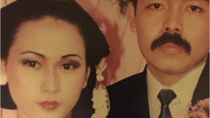 Foto Pernikahan Inul Daratista - Adam Suseno Terungkap 