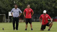 Pelatih Persija Jakarta, Sergio Farias, saat menghadiri sesi latihan di Lapangan Sutasoma, Jakarta, Jumat (17/1/2020). Pria asal Brasil ini akan memimpin pasukan Macan Kemayoran untuk mengarungi Liga 1 musim depan. (Bola.com/M Iqbal Ichsan)