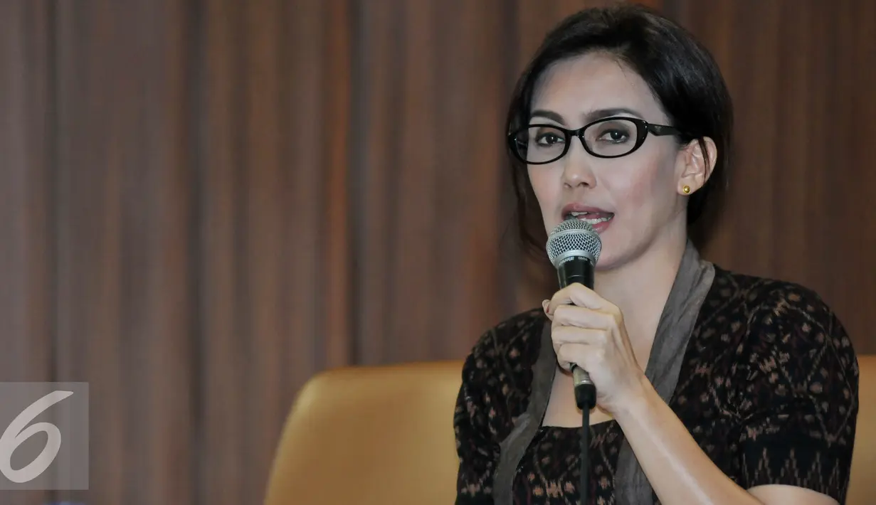 <p>Ketua Pansus Pelindo II Rieke Diah Pitaloka saat menjadi narasumber diskusi Dialektika Demokrasi yang mengambil tema Dimana Muara Pelindo gate di Jakarta. Jumat (13/11/2015). (Liputan6.com/Johan Tallo)</p>