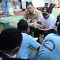 Bupati Budhi sempat makan bersama dengan napi di Rutan Banjarnegara. (Foto: Liputan6.com/Humas Pemkab Banjarnegara)