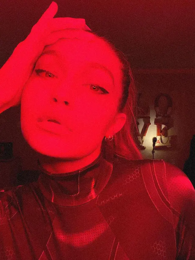 Gigi Hadid dalam kostumnya. (Instagram/ gigihadid)