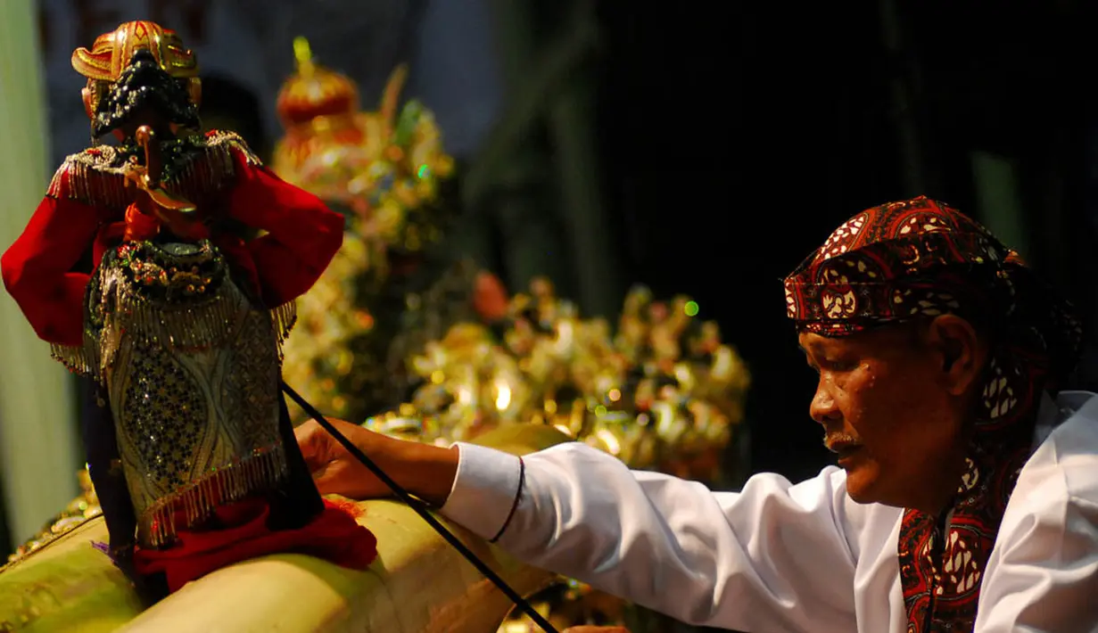 Dalam kenangan, Asep Sunarya menjadi salah satu maestro budaya dalam seni wayang golek karena dikenal kreatif (ANTARA FOTO/Asip/Agus Bebeng).