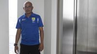 Asisten pelatih Persib, Heri Setiawan, saat konferensi pers jelang pertandingan persahabatan antara Persib melawan Bali United di Hotel DeRain, Bandung, Jumat (12/2/2016). (Bola.com/Vitalis Yogi Trisna)