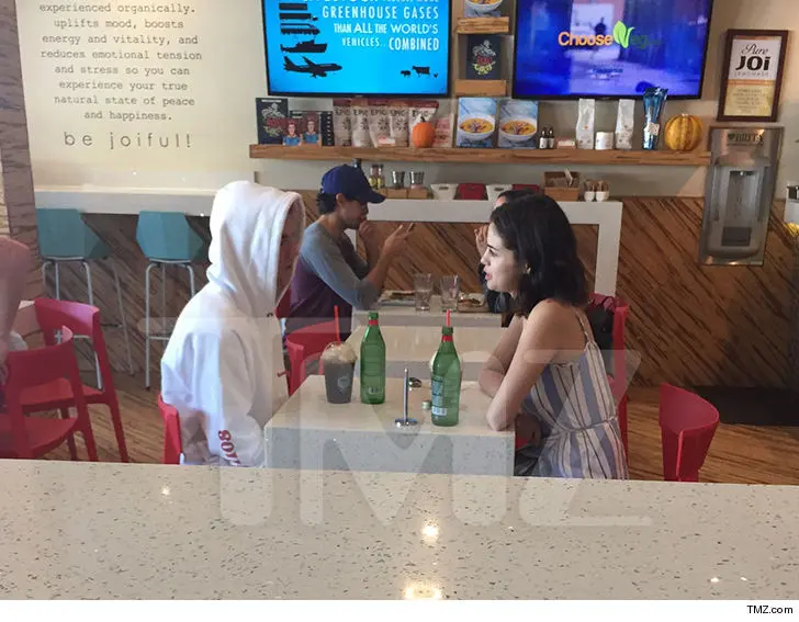 Justin Bieber pura-pura tak tahu ketika ditanya tentang pertemuannya saat sarapan dengan Selena Gomez. (Sumber Foto: TMZ)