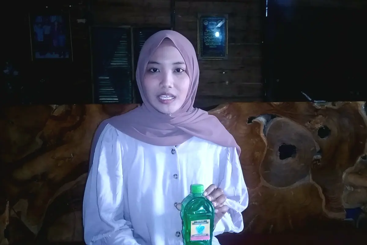 Hesti Noviska Darmayanti, Mahasiswi S1 jurusan teknik kimia di Universitas Diponegoro Semarang saat ditemui Liputan6.com di kediamannya Desa Sumberejo, Kecamatan Ngawen, Kabupaten Blora. (Liputan6.com/Ahmad Adirin)