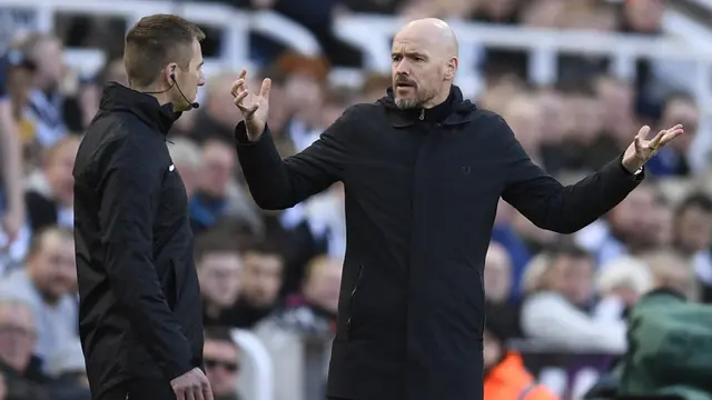 Foto: Ekspresi Kekesalan Erik Ten Hag Setelah Newcastle Kudeta Posisi MU di Liga Inggris 2022 / 2023
