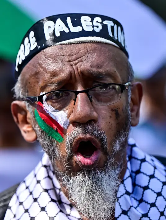 Mereka juga mendesak dunia internasional untuk menekan Israel agar menghentikan agresi militer dan membuka akses masuk truk-truk bantuan kemanusiaan. (Ishara S. KODIKARA/AFP)