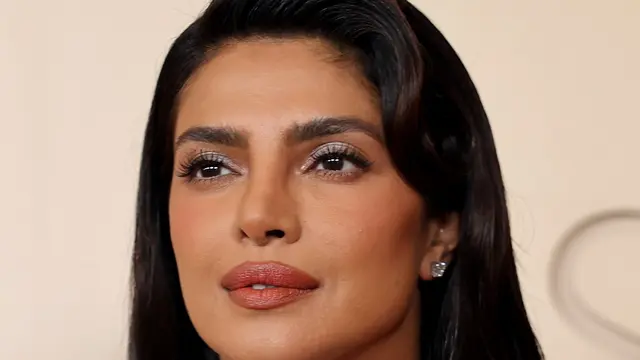 Pancarkan Kilau di Oscar 2026, Anne Hathaway dan Priyanka Chopra Tampil Mewah dengan Sentuhan Baru High Jewelry Bvlgari