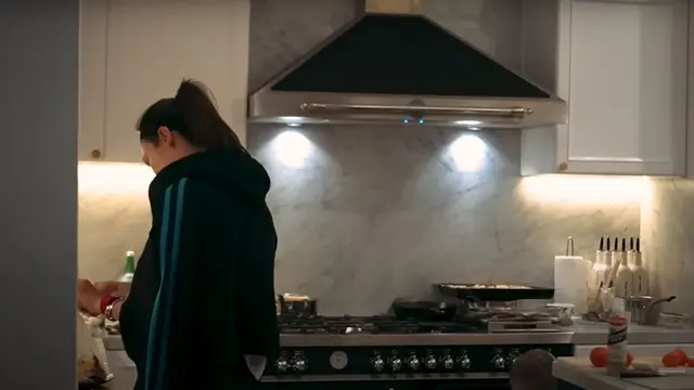 Sentuhan Desain Modern pada Dapur Luna Maya