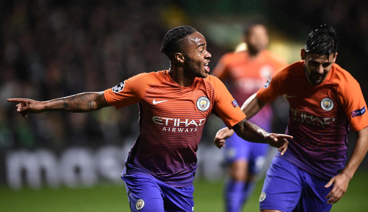 Raheem Sterling (kiri) saat merayakan golnya ke gawang Celtic pada laga Grup C Liga Champion di Celtic Park stadium, Glasgow, Kamis (29/9/2016)dini hari WIB. (AFP/Oli Scarf)