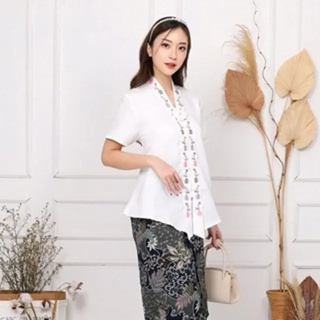 10 Rekomendasi Kebaya Wanita Gemuk Terbaru 2024, Bikin Tampil Cantik dan Elegan saat Lebaran