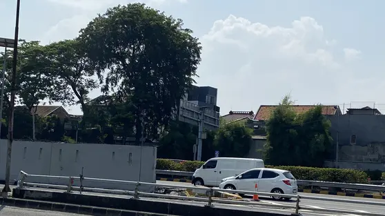 Ada Kecelakaan Mobil TNI di Depan DPR, Lalin Sempat Macet