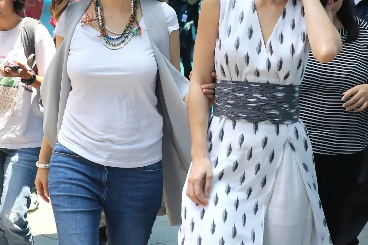 [Bintang] Cathy Sharon dan Julie Estelle