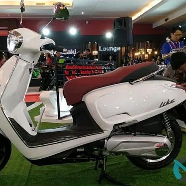 Gambar Vespa Klasik Hitam Putih - Gambar Keren Hits