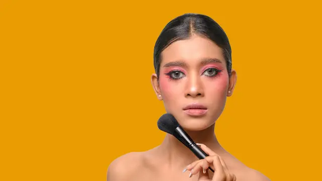 Terlalu Banyak Blush? Kenali Blush Blindness dan Cara Mengatasinya! (Foto dok : Freepik/jcomp)