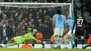 Pemain Manchester City Erling Haaland mencetak gol penalti ke gawang kiper RB Leipzig Janis Blaswich pada pertandingan sepak bola leg kedua babak 16 besar Liga Champions di Etihad Stadium, Manchester, Inggris, 14 Maret 2023. Laga berakhir 7-0 dan membawa Manchester City lolos ke perempat final Liga Champions dengan agregat 8-1. (AP Photo/Dave Thompson)