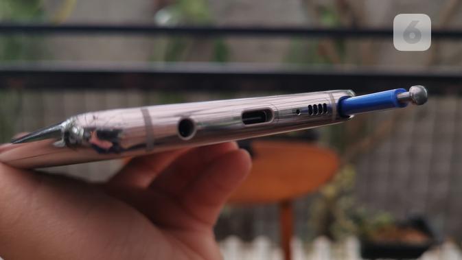 Port type C dan slot S-Pen di Galaxy Note 10 Lite. (Liputan6.com/ Andina Librianty)