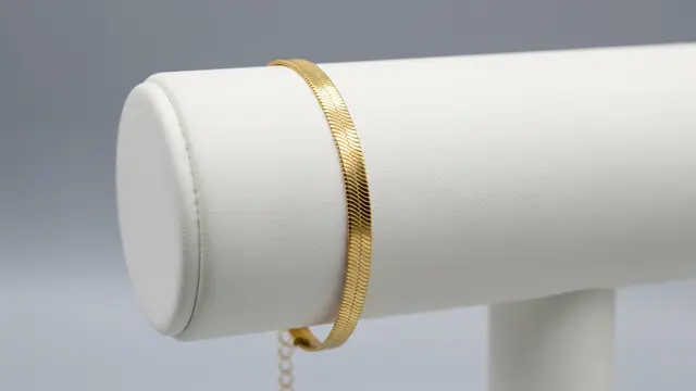 Motif Gelang Emas Minimalis Wanita untuk Lebaran 2026 Model Herringbone Tipis