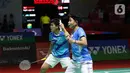 Ganda putri bulu tangkis Indonesia Apriyani Rahayu/Siti Fadia Silva Ramadhanti mengembalikan kok ke arah pebulu tangkis China Taipei Chang Ching Hui/Yang Ching Tun pada babak pertama atau 32 besar Indonesia Masters 2023 di Istora Senayan, Jakarta, Rabu (25/1/2023).Kemenangan ini membuat Apri/Fadia melaju ke babak 16 besar Indonesia Masters dan akan menghadapi wakil China Taipei lainnya, Hu Ling Fang/Lin Xiao Min. (Liputan6.com/Herman Zakharia)