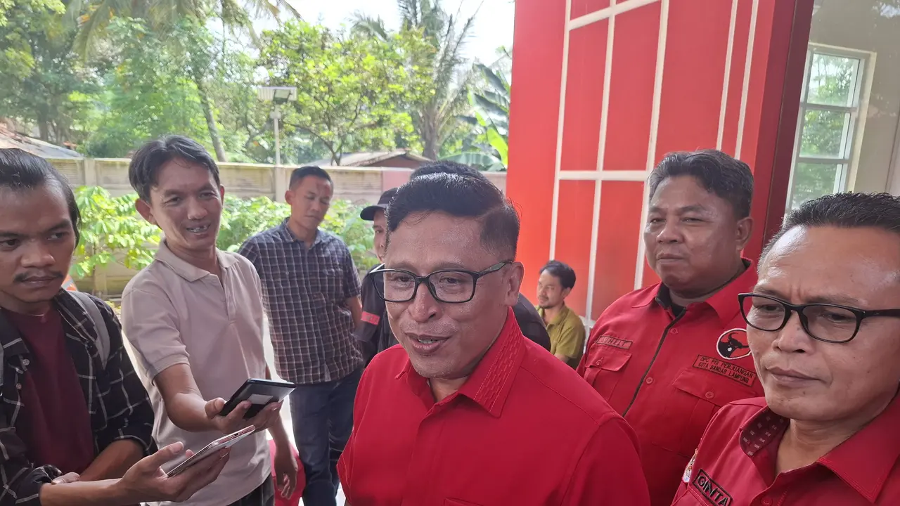 Ketua DPRD Bandar Lampung, Wiyadi usai mengikuti uji kelayakan dan kepatutan sebagai balon Wakil Walikota Bandar Lampung,  di DPD PDI Perjuangan Lampung.  Foto : (Liputan6.com/Ardi).