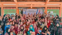 Para istri karyawan PAMA foto bersama usai mengikuti kegiatan seminar kesehatan dalam rangka HUT PT Pamapersada Nusantara ke 30 tahun.