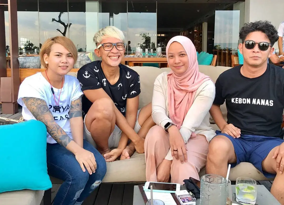 Pasca bercerai, Aming dan Evelyn bertemu lagi di Bali. (Instagram/psychodiva2016)