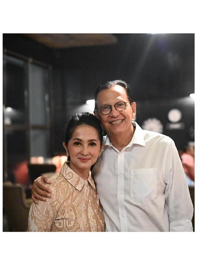 34 Tahun Bersama, Ini 6 Momen Romantis Roy Marten dan Anna Maria