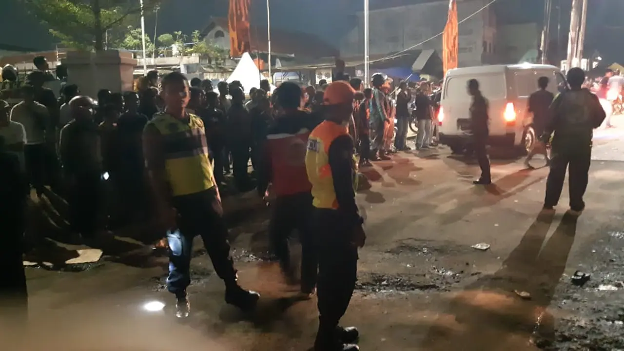 Daihatsu Sigra ditabrak kereta di Cibitung Bekasi. (Istimewa)