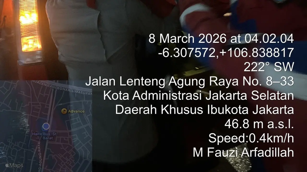 Pemotor tewas tertimpa pohon tumbang di Pasar Minggu