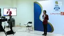 Peserta audisi lomba news presenter Emtek Goes to Campus 2018 menyimak arahan tim juri di Gedung 4 Universitas Padjajdaran, Bandung, Selasa (4/12). EGTC Bandung 2018 berlangsung hingga 6 Desember dan diisi beragam materi. (Liputan6.com/Helmi Fithriansyah)