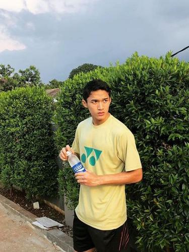 [Bintang] Sering Dibilang Mirip Artis Korea, Ini Bukti Kegantengan Jonathan Christie