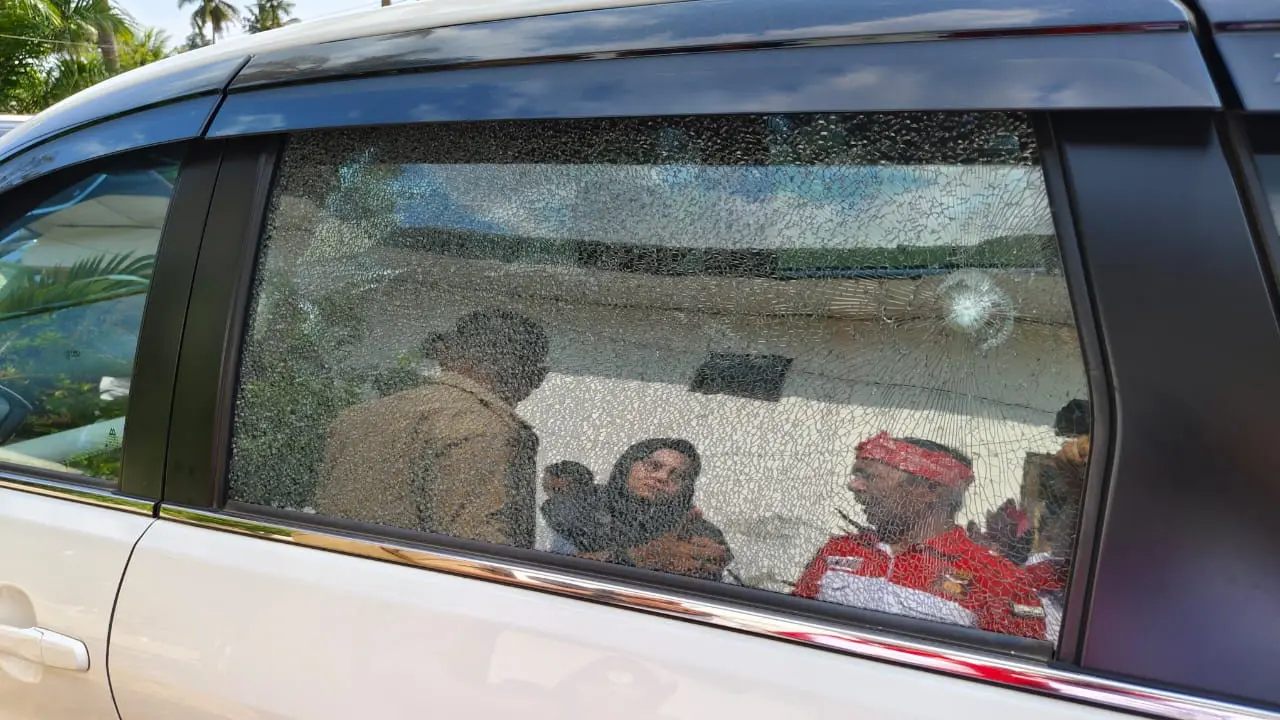 Mobil camat Baito di konawe Selatan, diduga dirusak orang tak dikenal, Senin (28/10/2024).