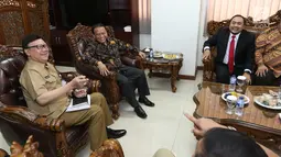 Suasana pertemuan antara Mendagri Tjahjo Kumolo dan ketua Bawaslu, Abhan di kantor Bawaslu di Jakarta, Selasa (9/1). Tjahjo ini mengetahui kesiapan pengawas Pemilu jelang Pilkada serentak 2018. (Liputan6.com/Angga Yuniar)