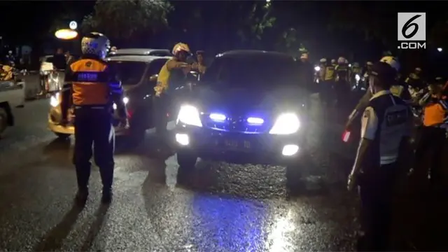 Sejumlah kendaraan roda di Kota Bogor rabu malam, terjaring Razia penggunaan Rotator yang digelar Aparat Gabungan Polisi TNI dan Dishub.