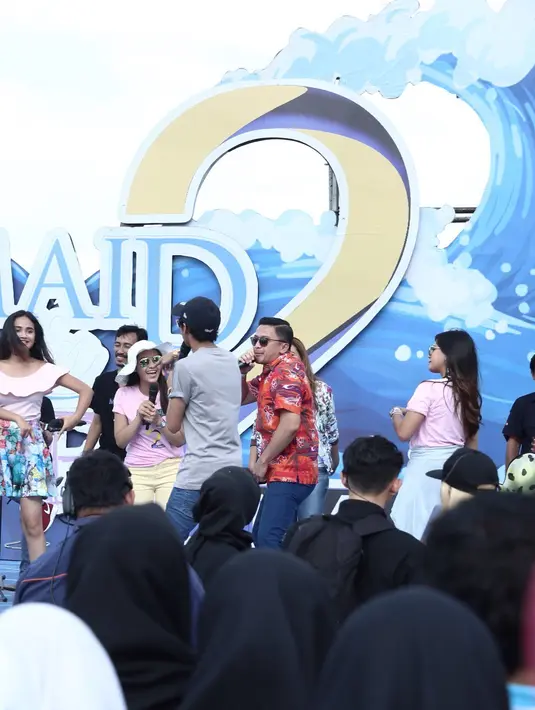 "Gak sabar nanti malam sinetron Mermaid in Love 2 Dunia akan mulai tayang. Semoga bisa menyembuhkan rasa penasaran penonton juga," ucap Angga Aldi kepada Bintang.com di Pantai Lagoon, Ancol,Senin (5/12/2016). (Galih W. Satria/Bintang.com)